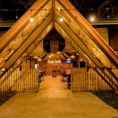 Tuk Tuk Boutique Hotel Негомбо Экстерьер фото